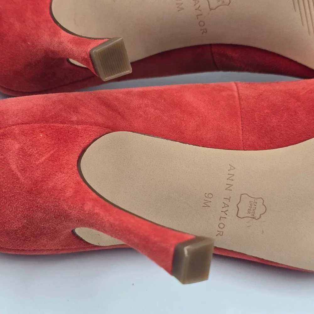 Ann Taylor Pumps Women 9M Suede Pointed Toe Red Stiletto Classic EUC Work Formal